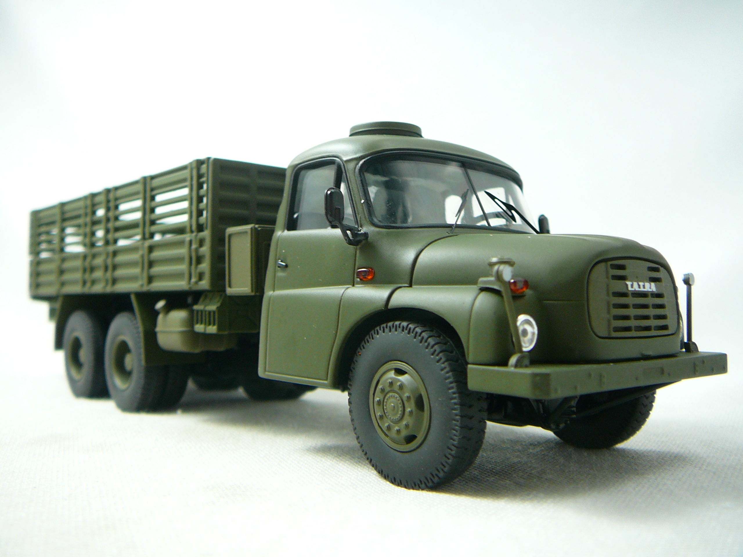 Tatra  T148 Camion Plateau à Ridelles Militaire Miniature 1/43 Premium Classixxs