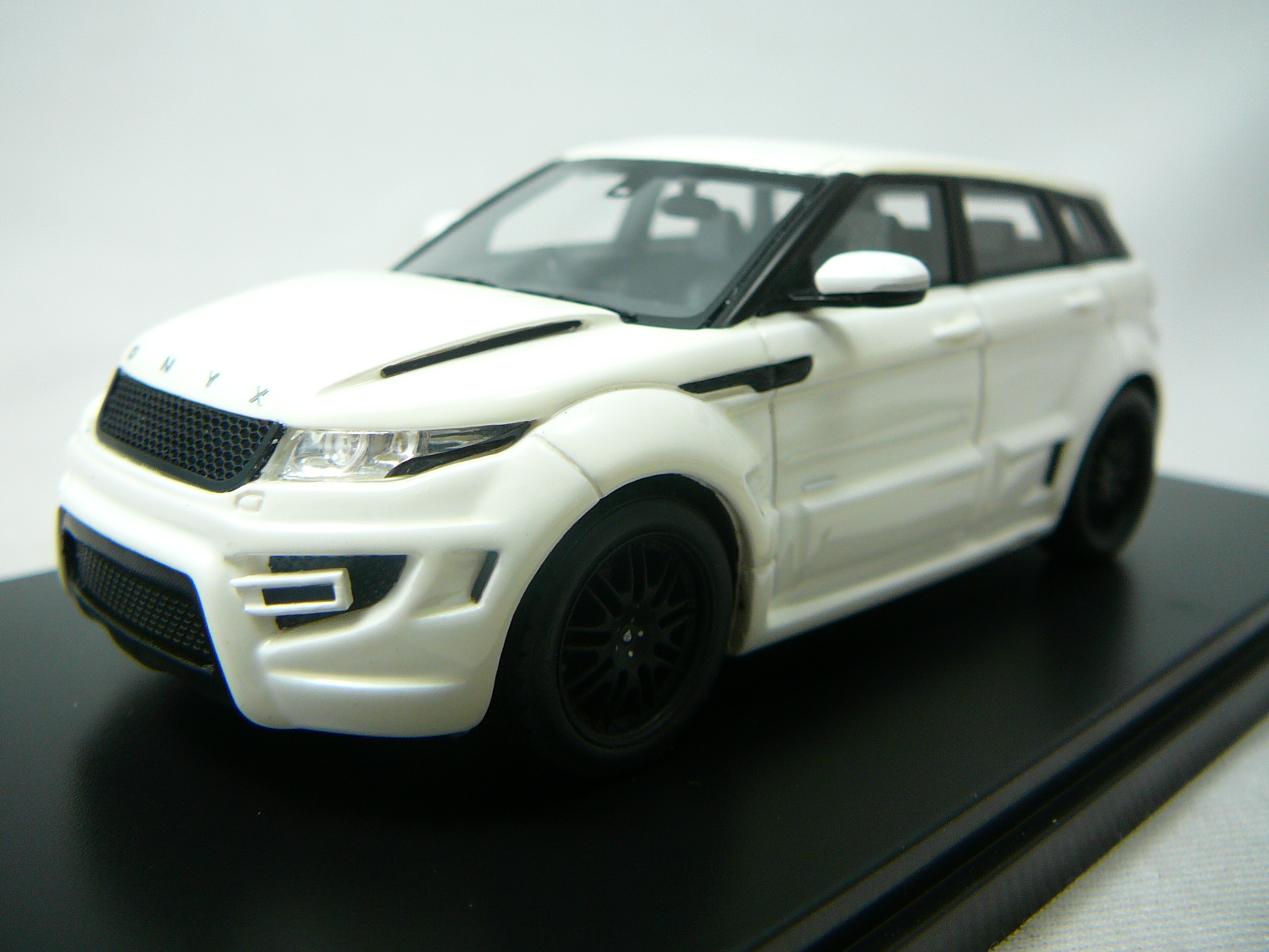 Range Rover Evoque 2012 by ONYX Miniature 1/43 Ixo PremiumX