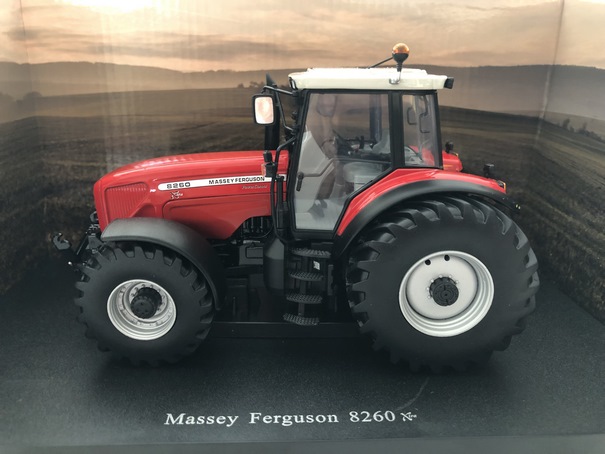 Massey Ferguson 8260 X-TRA Tracteur Agricole 4 RM Miniature 1/32 Universal Hobbies