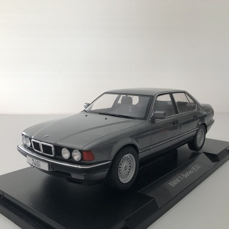 BMW 740i (E 32 ) 7ER Série 7 Miniature 1/18 Model Car Group