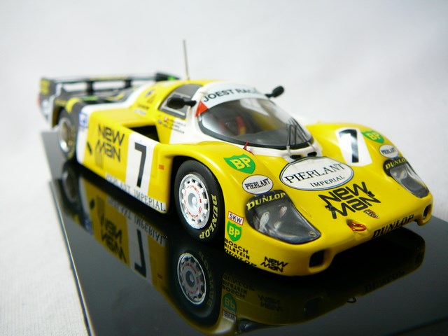 Porsche 956 n°7 Vainqueur Le Mans 1984 Miniature c1/43 Ixo