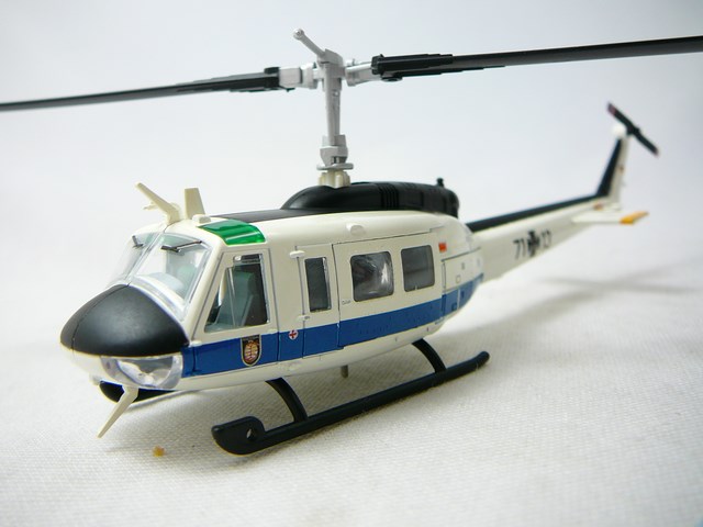 Bell UH1D Hélicoptère Bundeswehr Miniature 1/87 Schuco