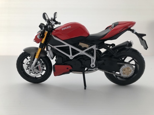 Miniature Moto miniature Ducati Streetfighter S Maisto