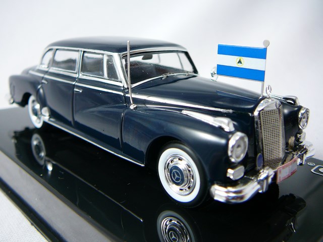 Mercedes Benz 300D Limousine 1957 Président Somoza Nicaragua Miniature 1/43 Ixo