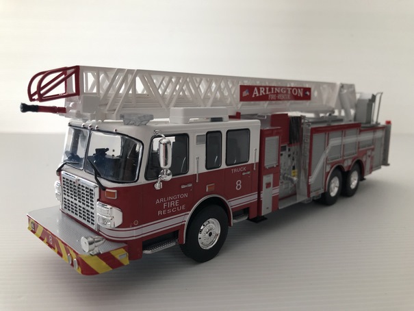 SMEAL 105 RM Grande Echelle  Arlington Fire Rescue Miniature 1/43 Ixo