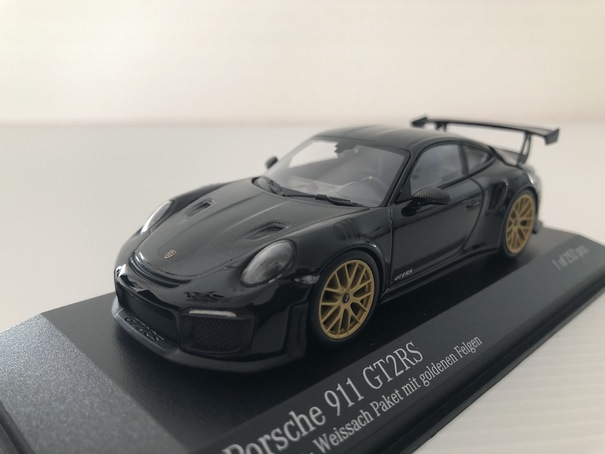 Miniature Porsche 911 (991 2) GT2 RS 2018 Minichamps