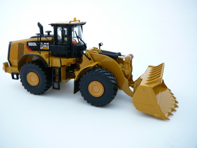 Caterpillar CAT 980 K Wheel Loader Rock Configuration Miniature 1/50 Diecast Masters