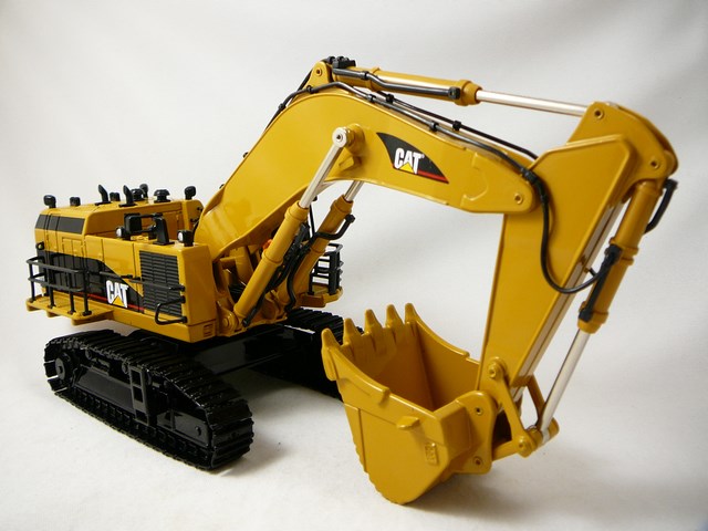 Caterpillar CAT 5110B Hydraulic Excavator Miniature 1/50 Diecast Masters