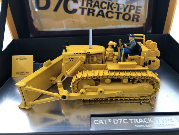 Caterpillar CAT D7C Track Type Tractor Vintage Series Miniature 1/50 Diecast Masters