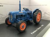 Fordson Dexta Tracteur Agricole 1960 Miniature 1/32 Universal Hobbies