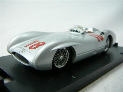 Mercedes Benz W196C n°18 GP de France 1954 Fangio Miniature 1/43 Brumm
